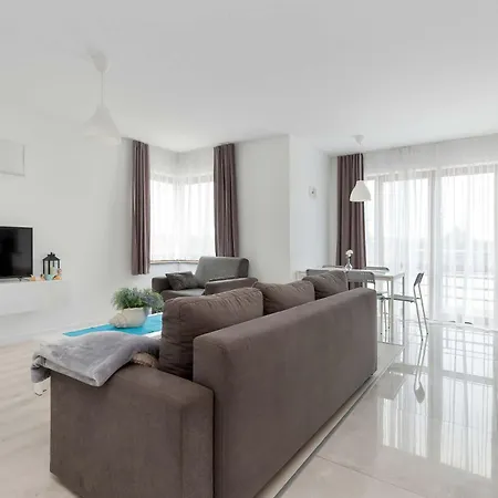 Klimatyzowane Z Parkingiem, Tarasem Lub Balkonem By Renters Διαμέρισμα
