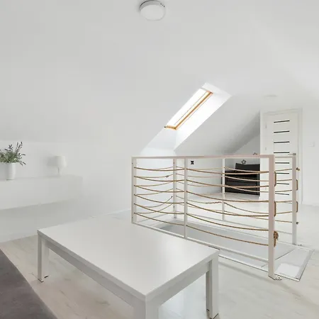 Klimatyzowane Z Parkingiem, Tarasem Lub Balkonem By Renters Διαμέρισμα *