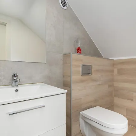 Klimatyzowane Z Parkingiem, Tarasem Lub Balkonem By Renters Apartmán *